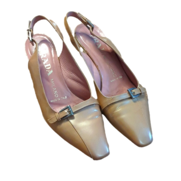 Prada sling back patent leather Kitten heels. - Picture 2 of 7